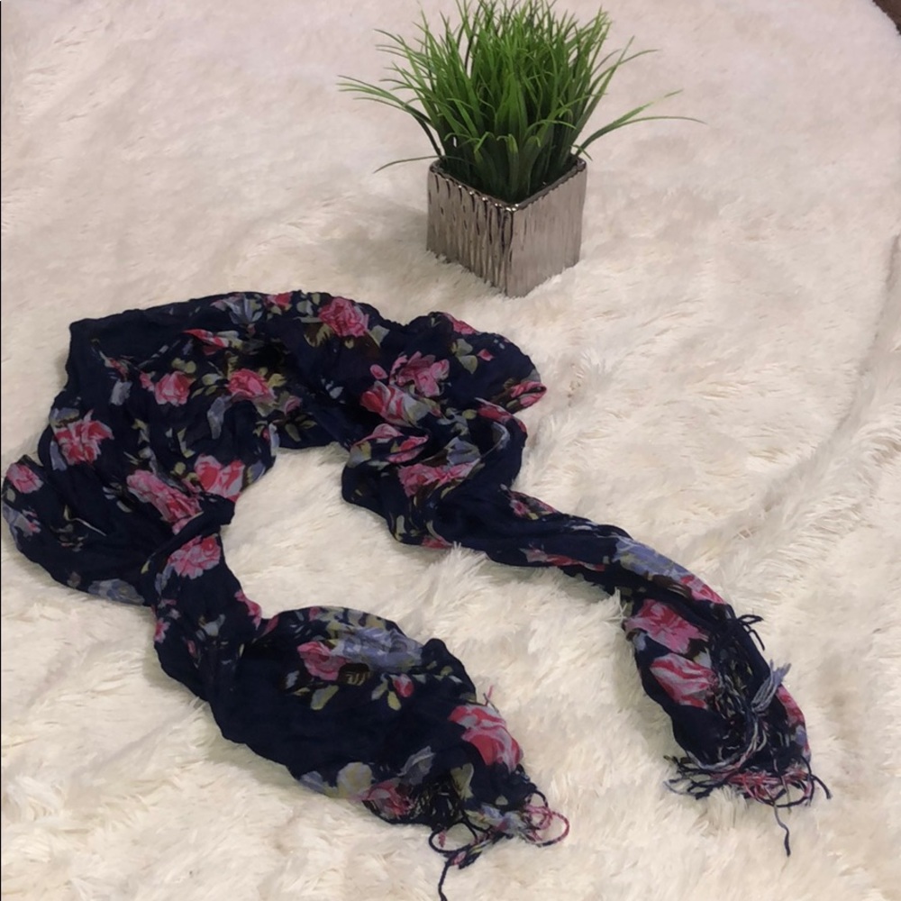 Scarf.